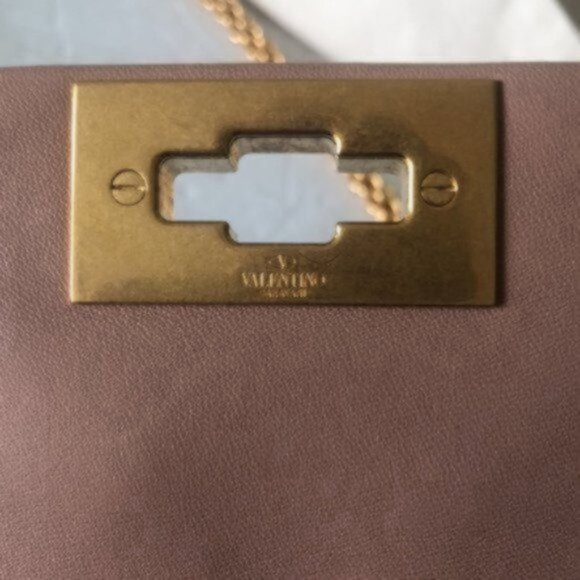 Valentino Garavani Roman Stud Small Lambskin Shoulder Leather Bag Rose Cannelle - Picture 11 of 16